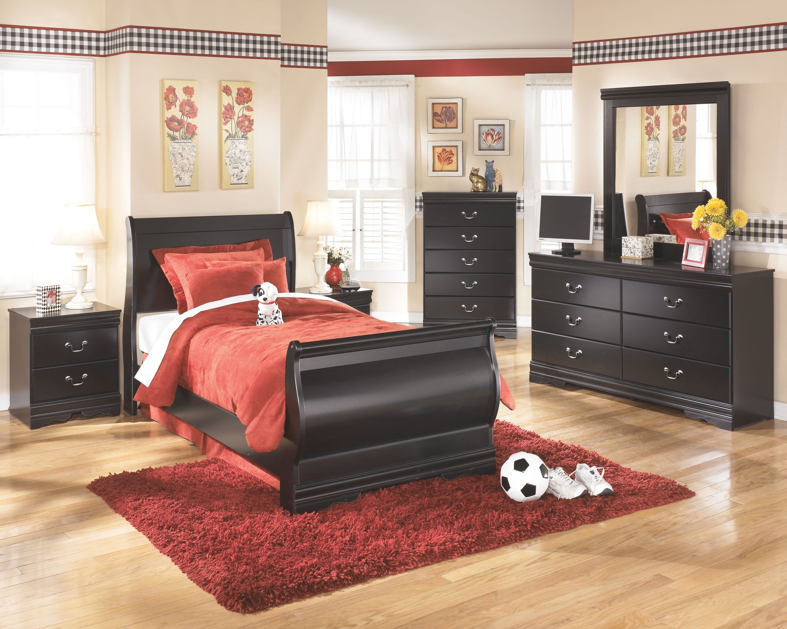 Huey Vineyard – Youth Bedroom Set