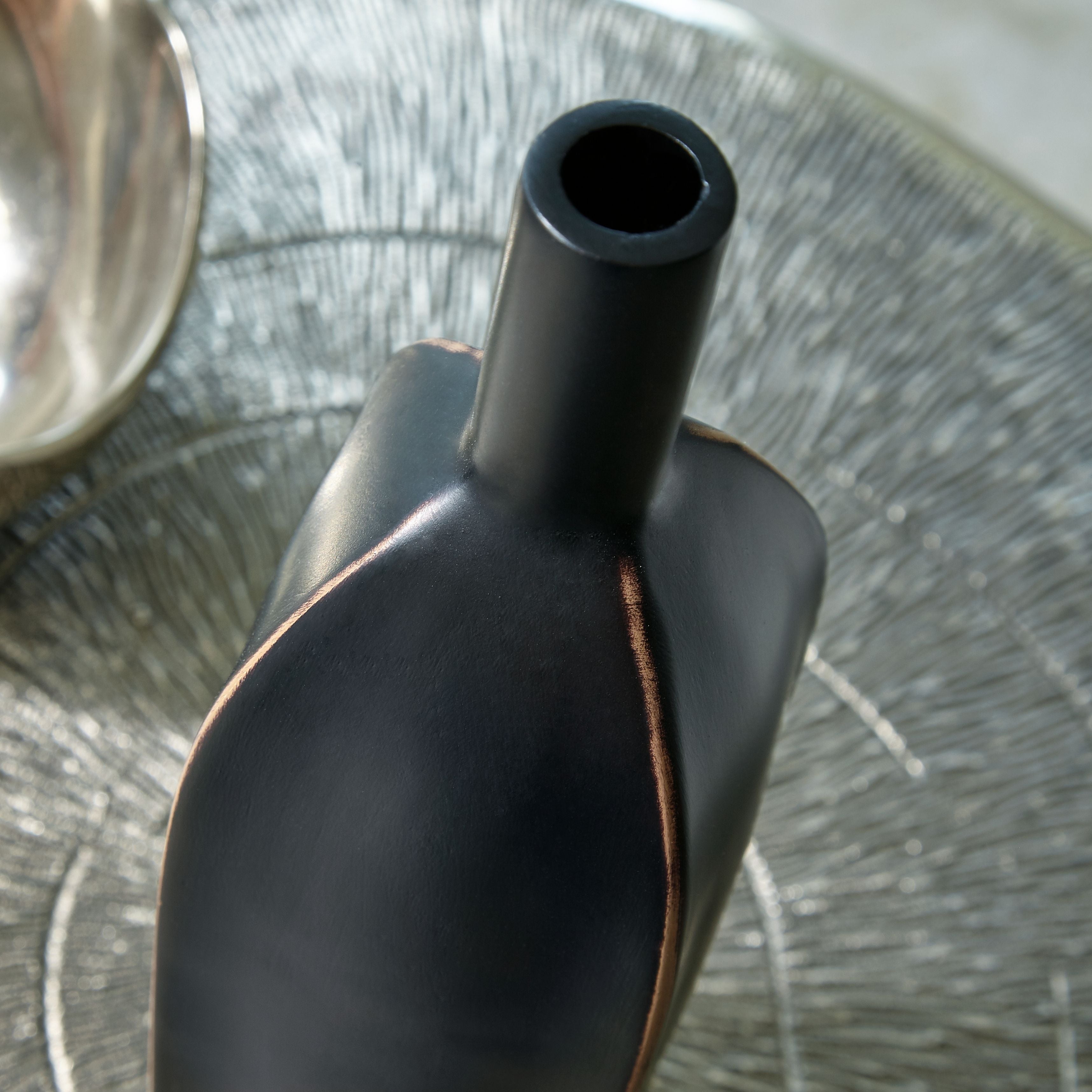 Rhaveney - Vase - Medium - Image 3