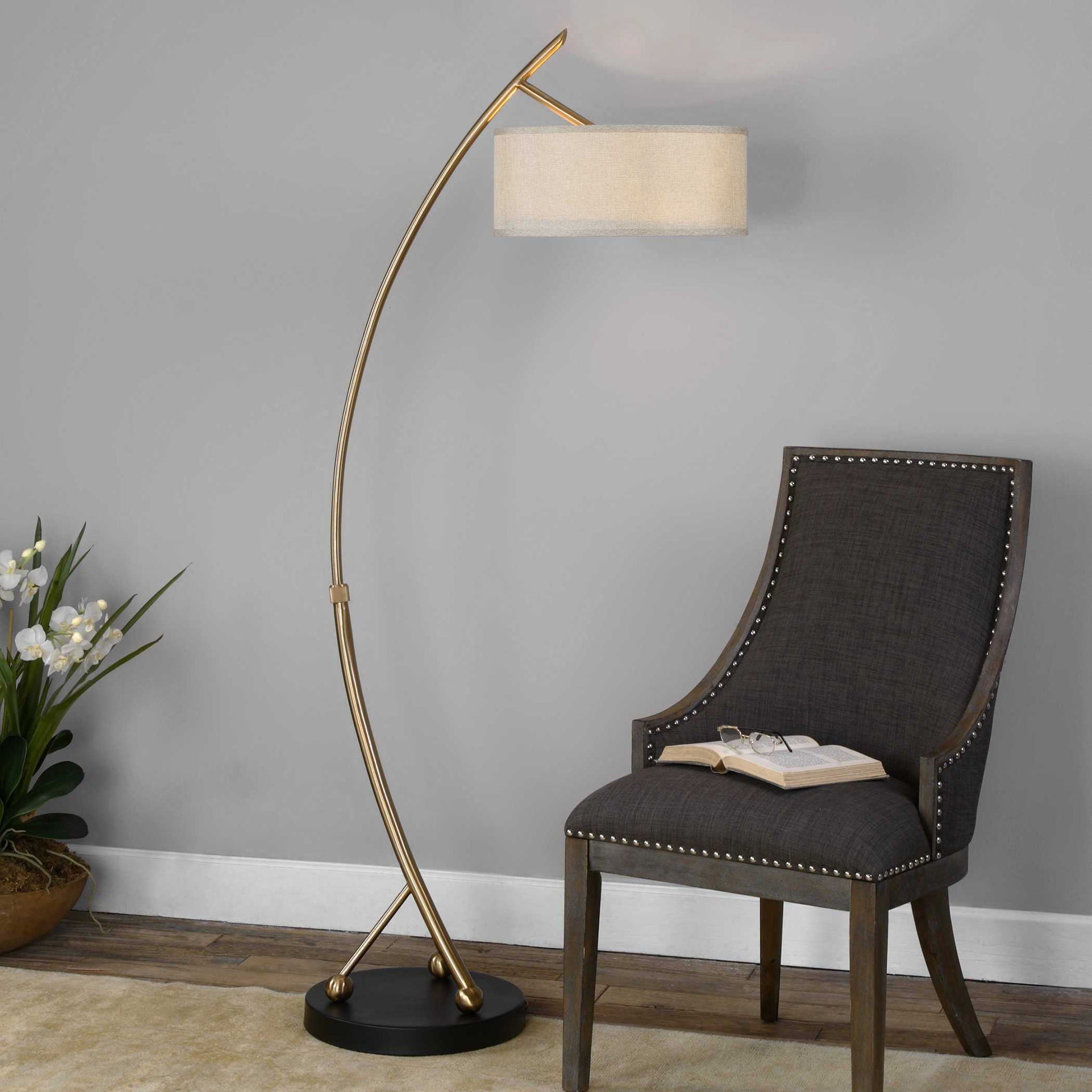Vardar - Curved Floor Lamp - Brass - Image 2