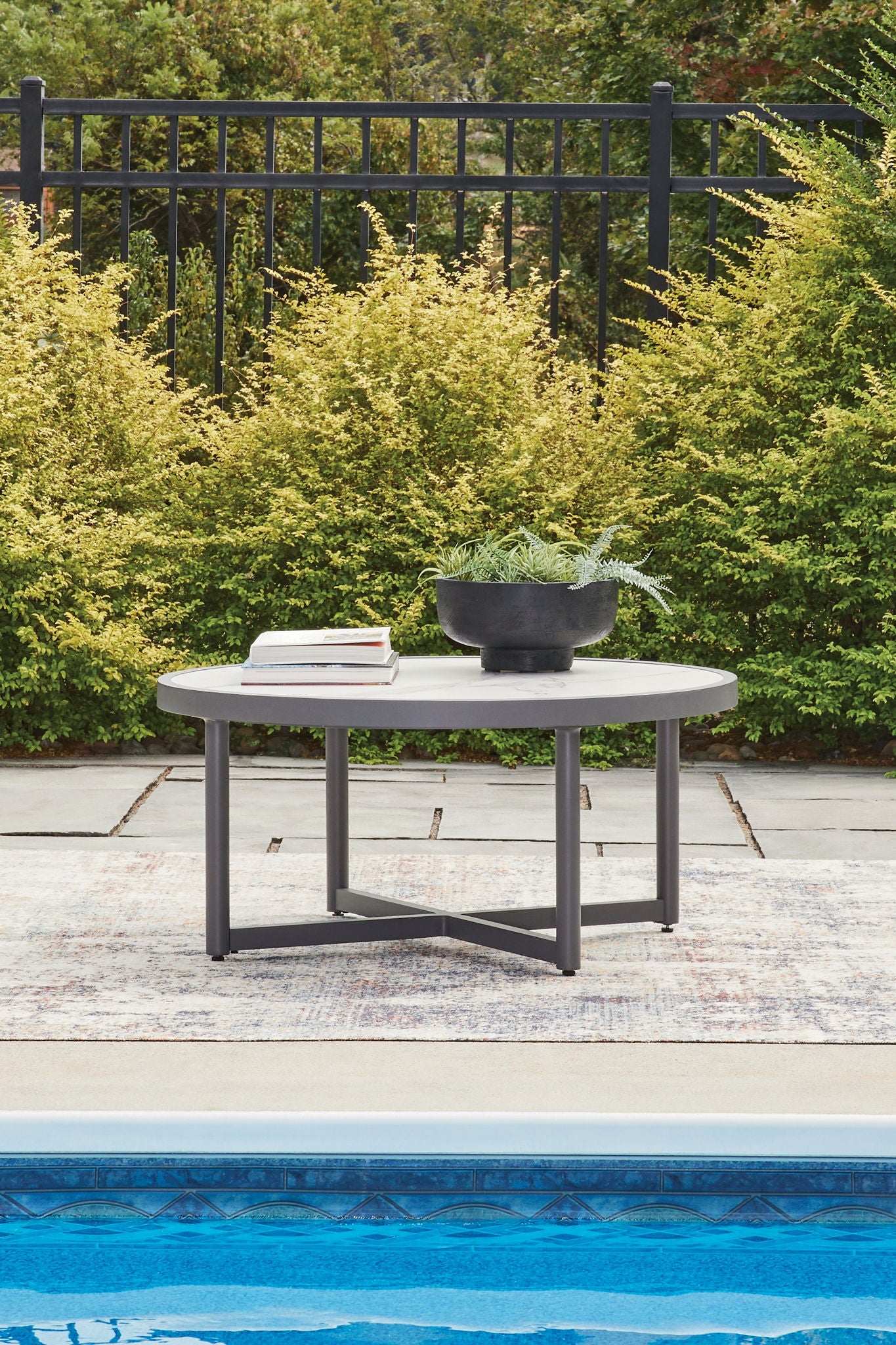Ocean Beach - Round Table - Image 3