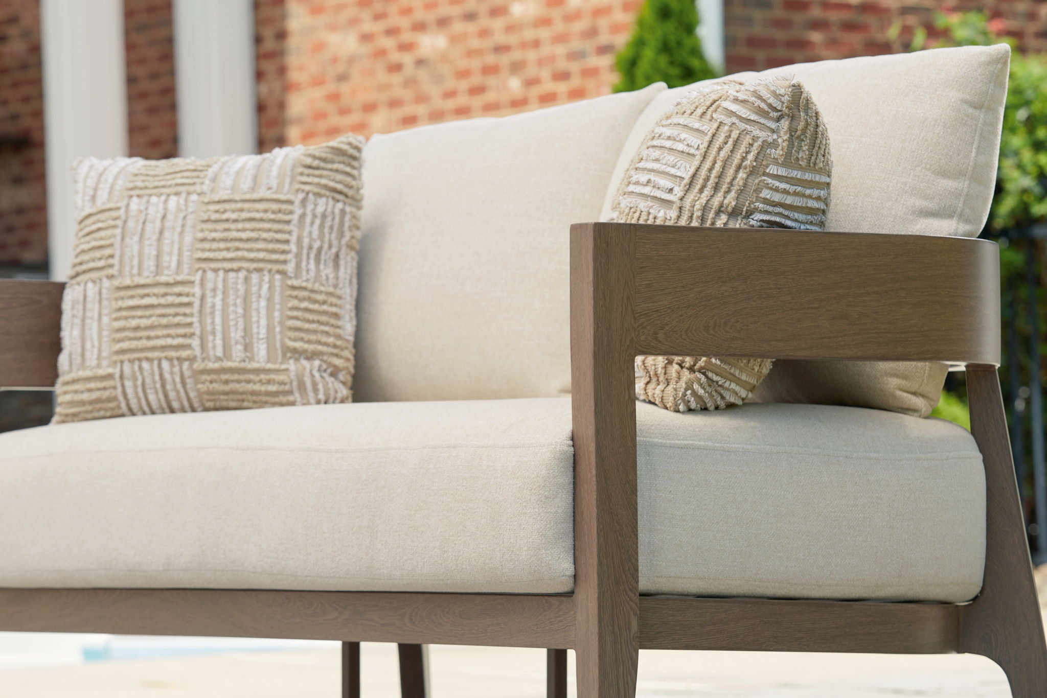 Serene Bay - Loveseat With Cushion - Dark Brown / White - Image 2
