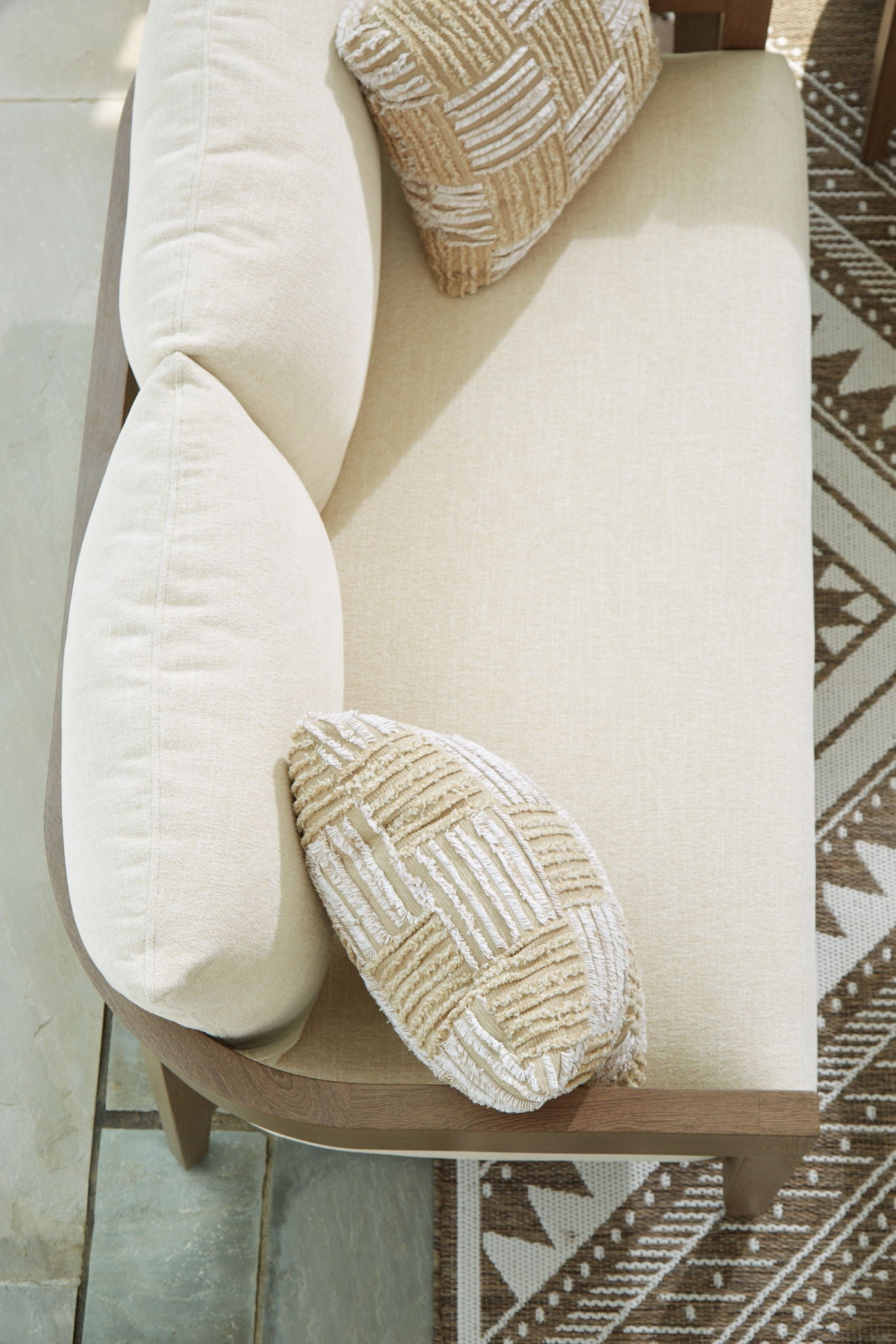 Serene Bay - Loveseat With Cushion - Dark Brown / White - Image 3