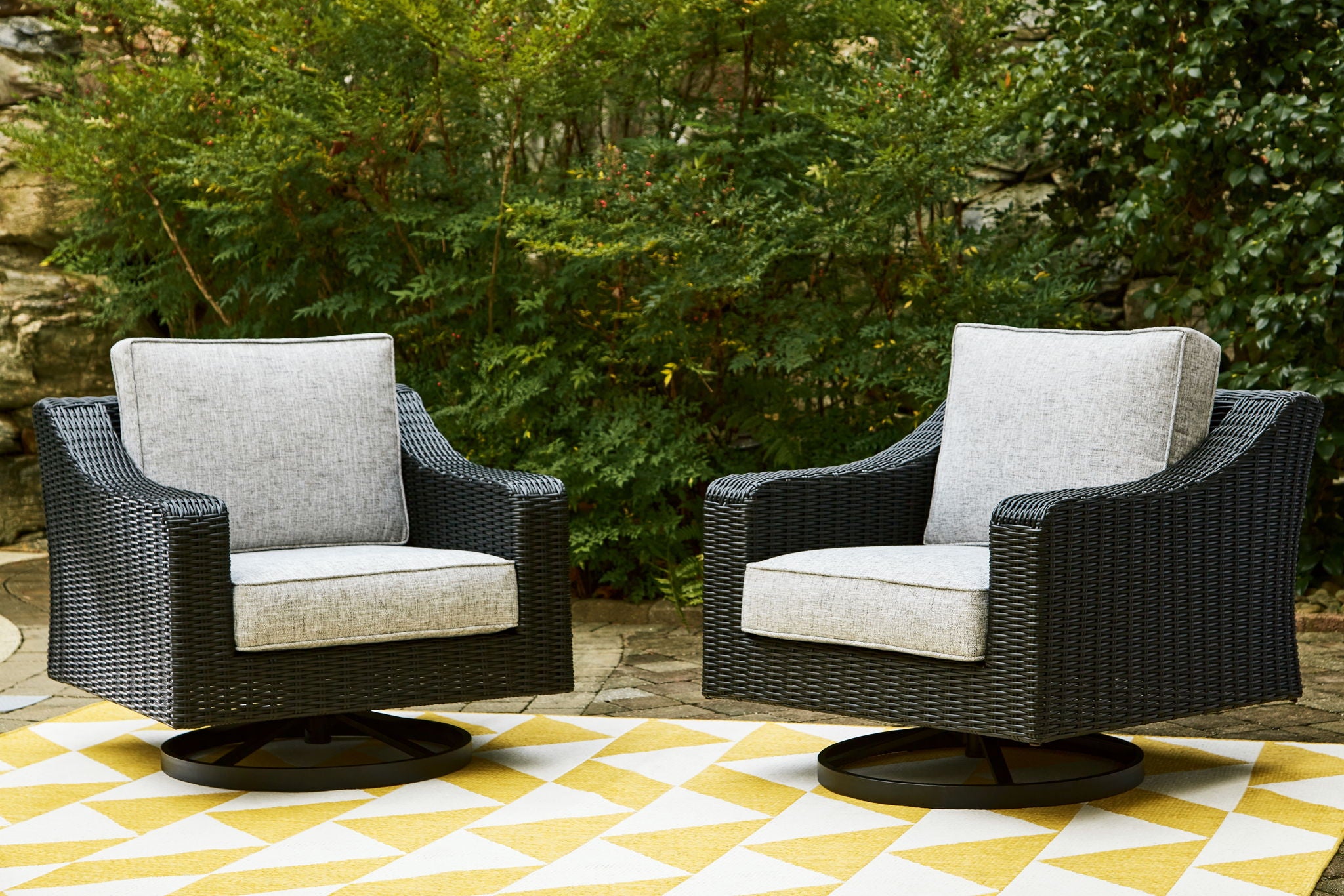 Beachcroft - Swivel Lounge Chair - Image 3