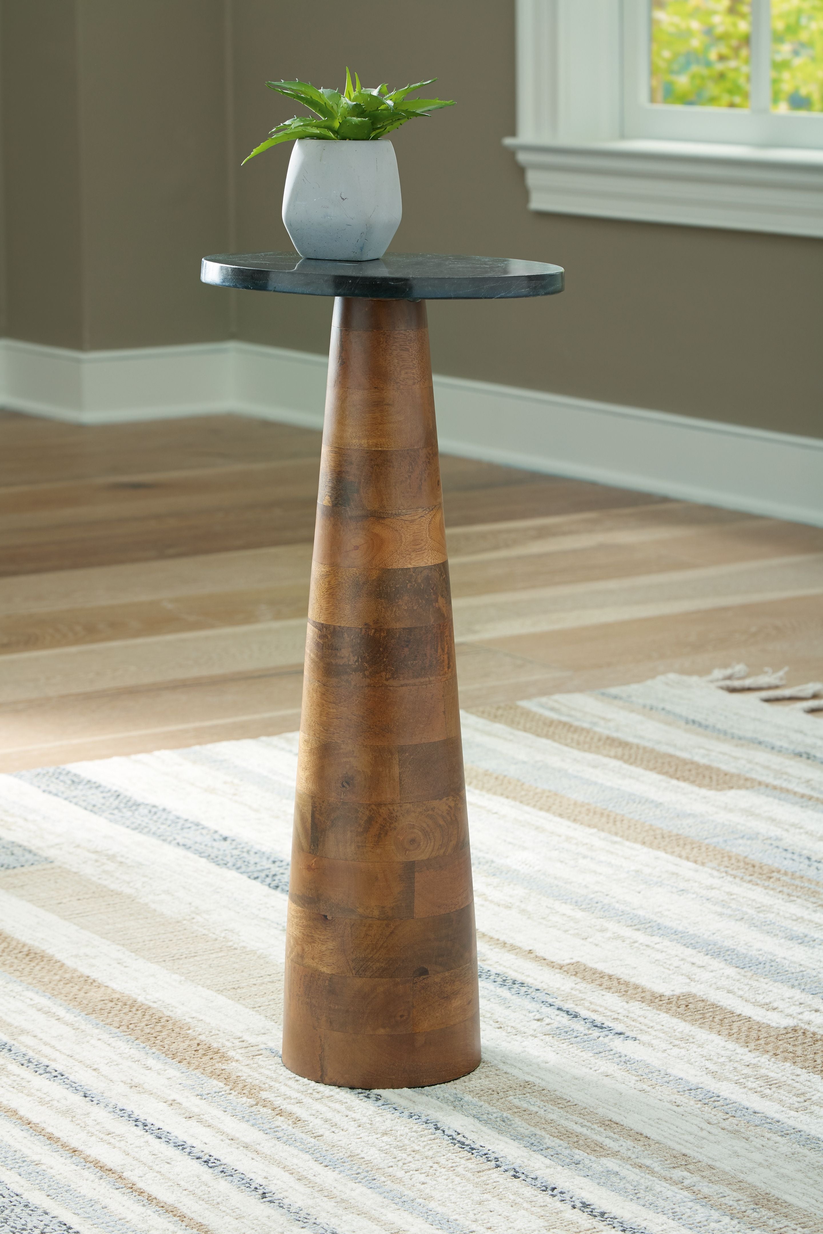 Quinndon - Accent Table - Brown / Black - Image 3