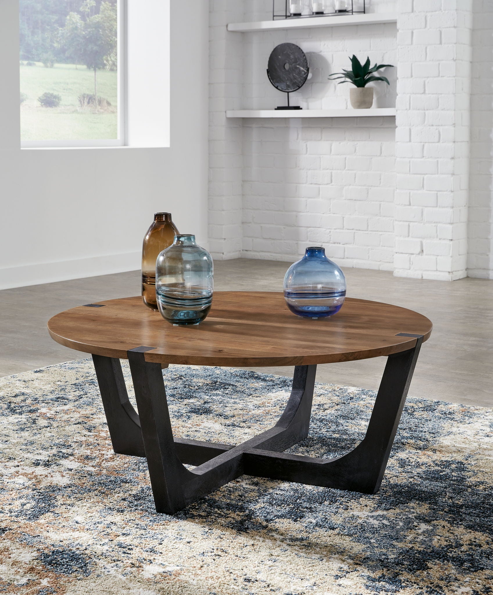 Hanneforth - Round Cocktail Table - Brown - Image 3