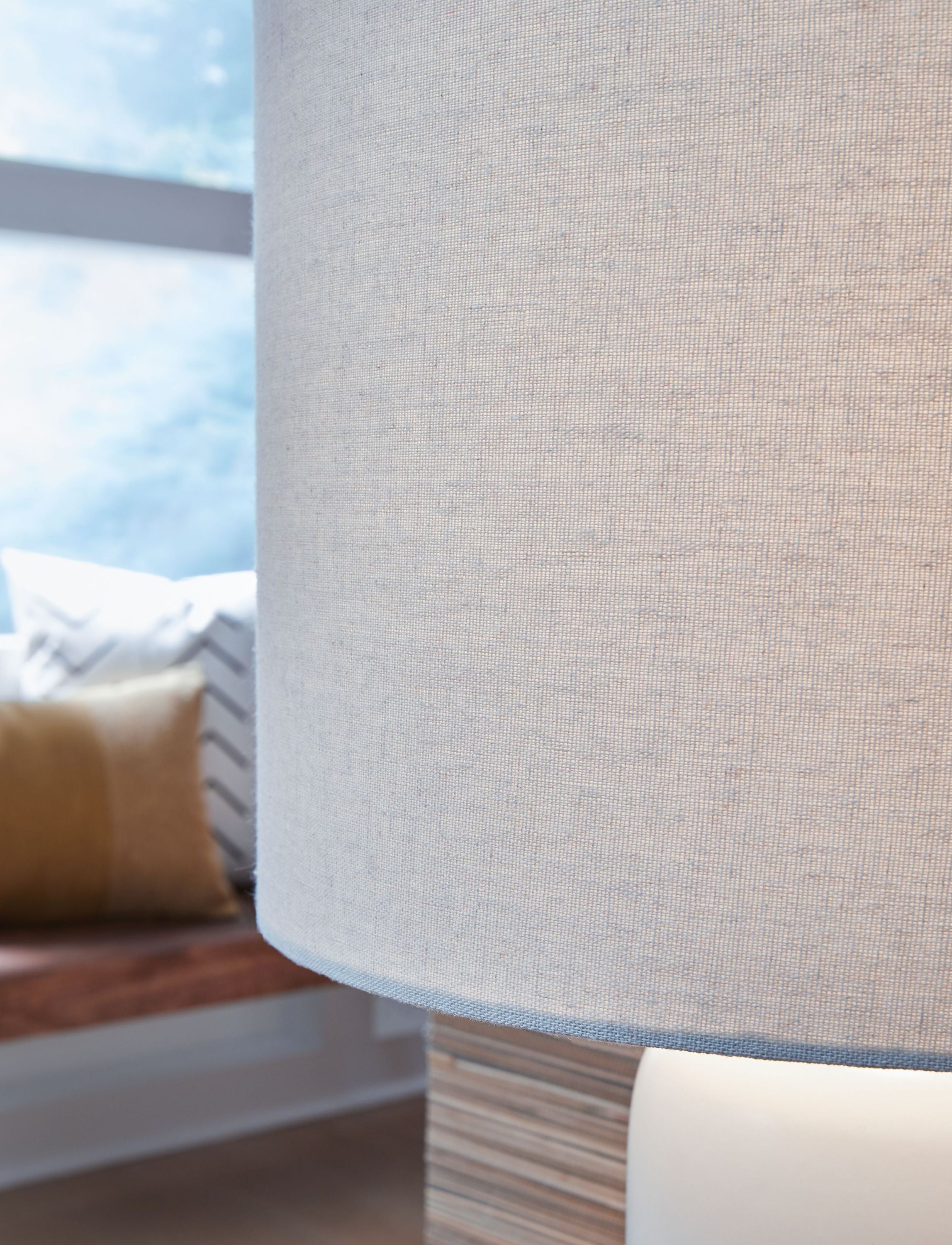 Lemrich - Ceramic Table Lamp  - White - Image 2