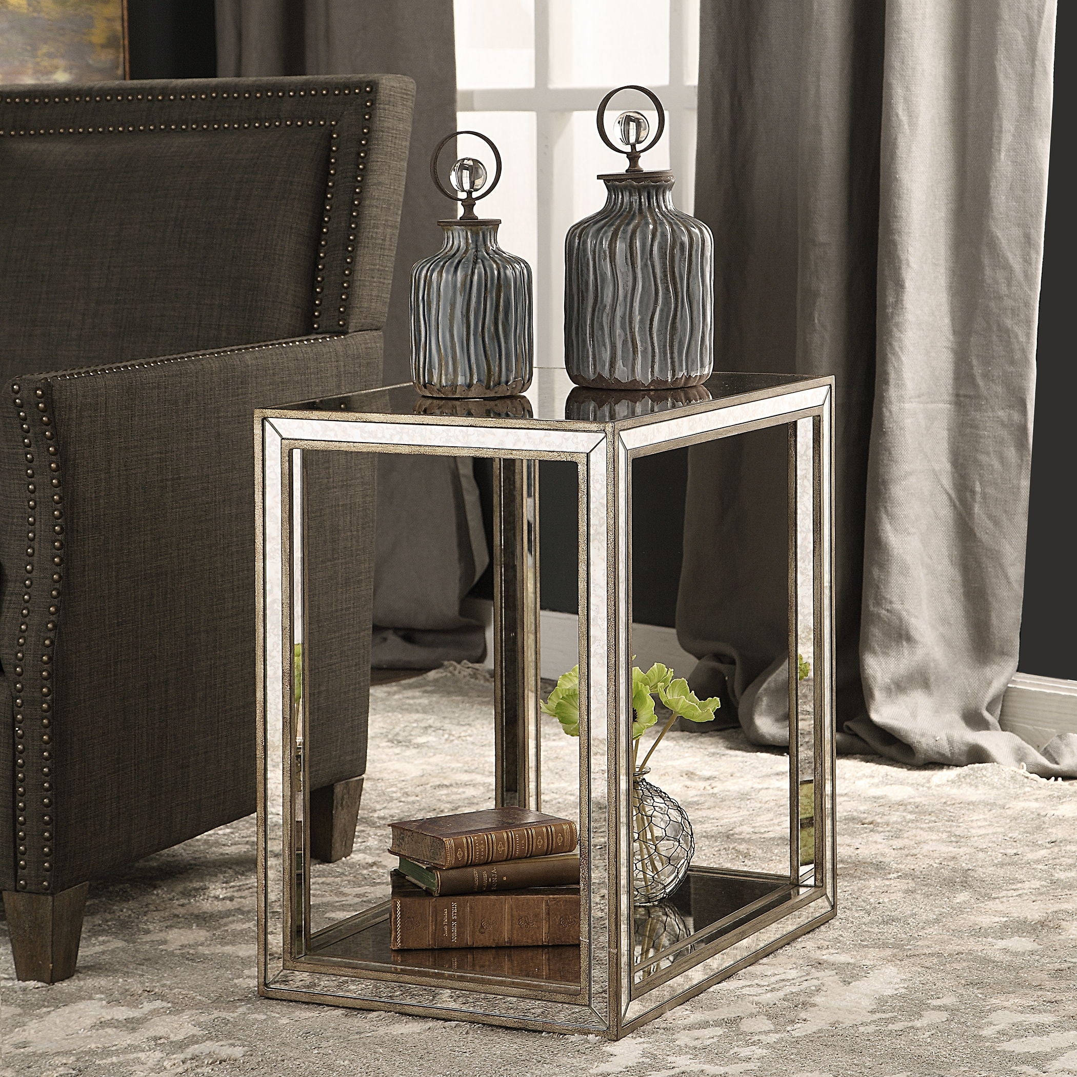 Julie - Mirrored End Table - Pearl Silver - Image 3