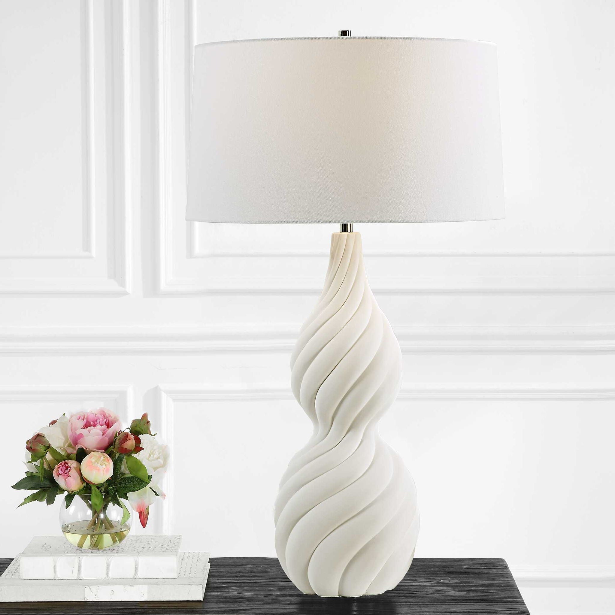 Twisted Swirl - Table Lamp - White - Image 3