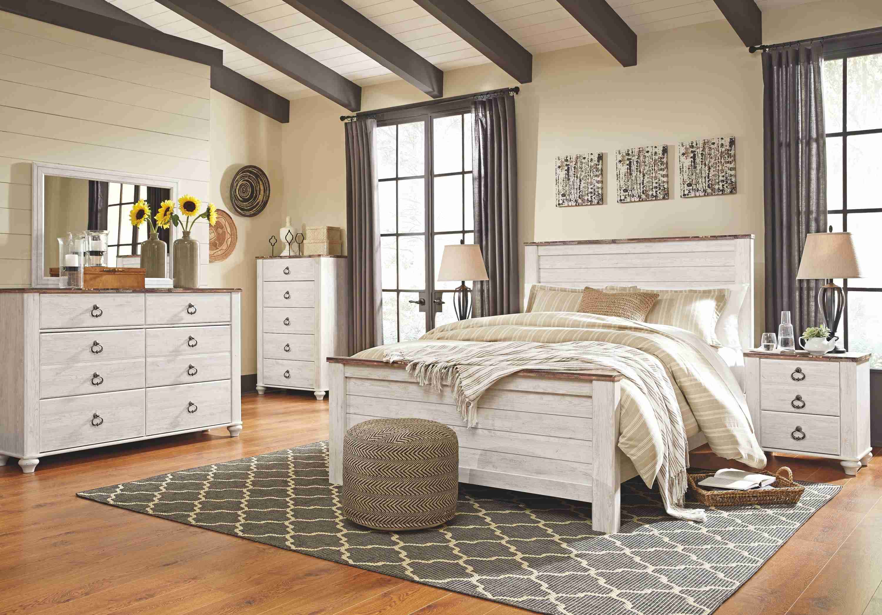 Willowton – Panel Bedroom Set