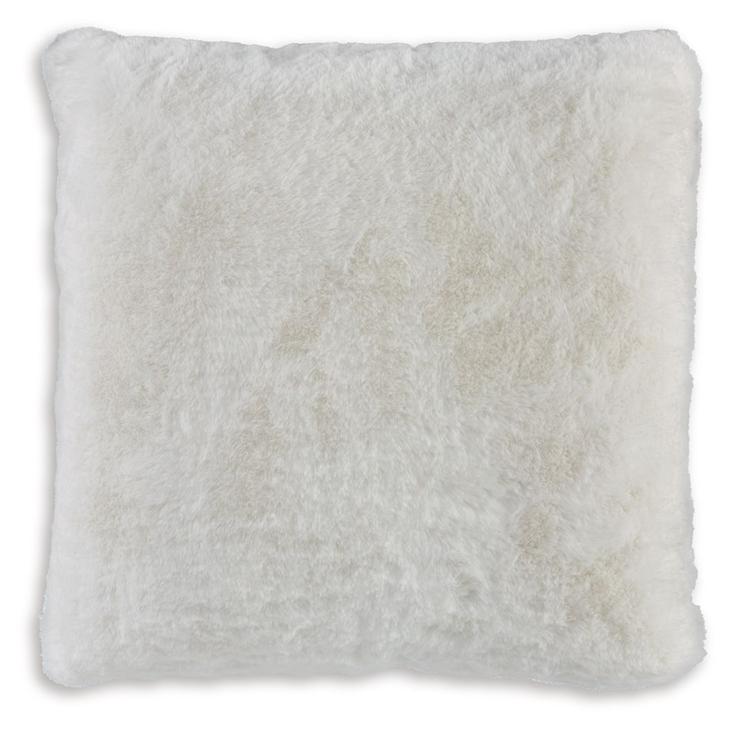 Gariland – Faux Fur Pillow