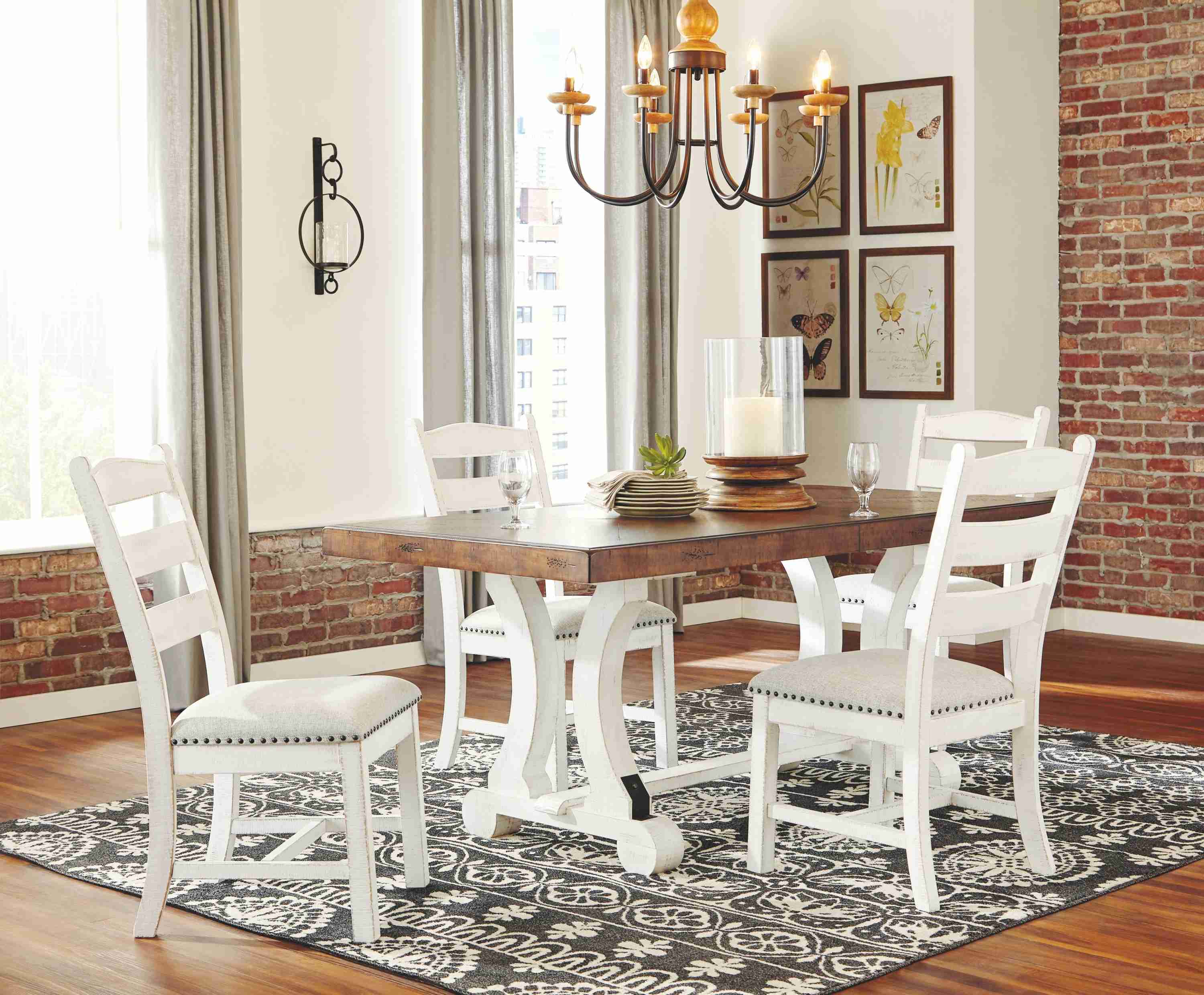 Valebeck – Dining Table Set