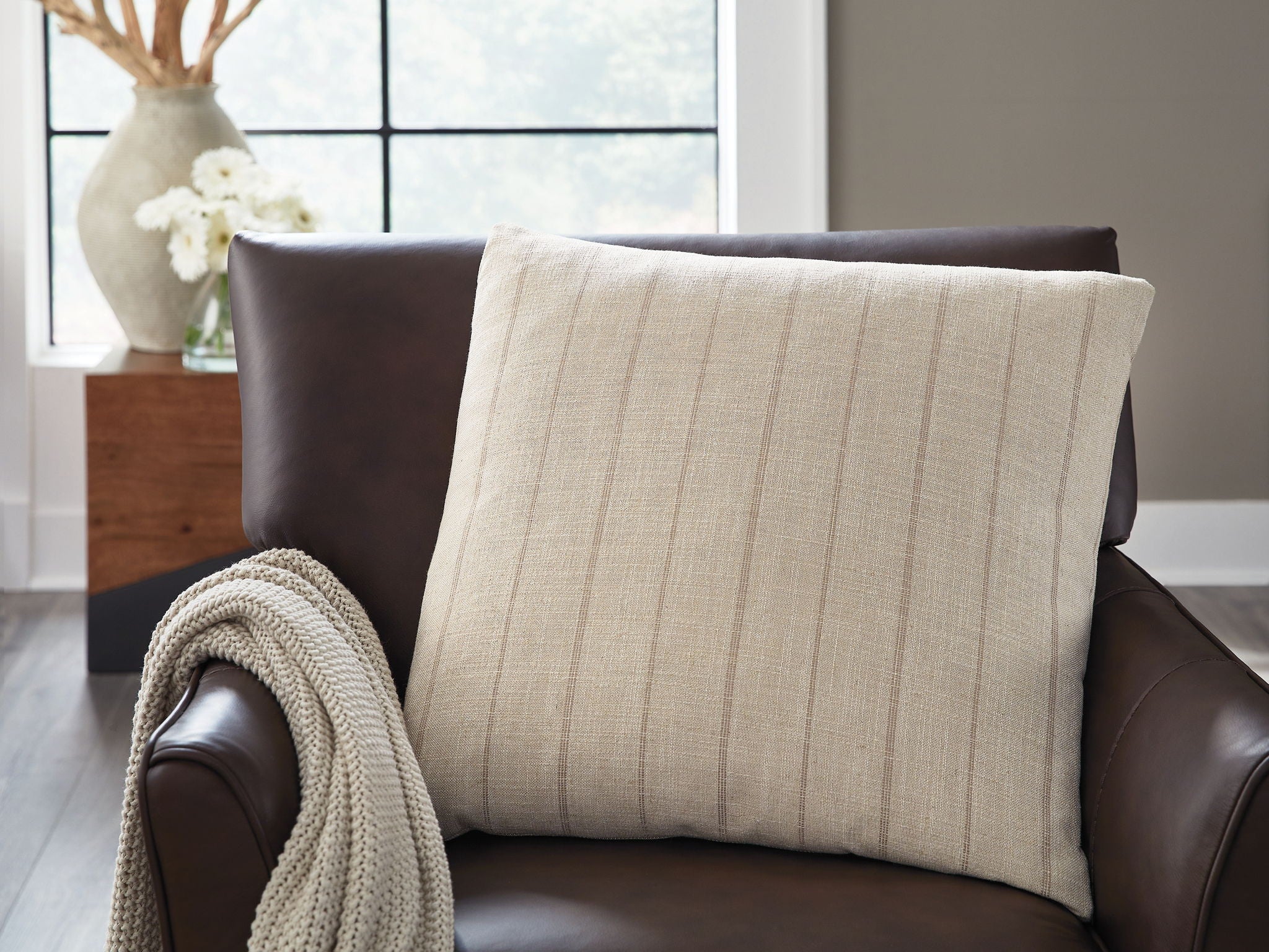 Valwick - Pillow - Image 2