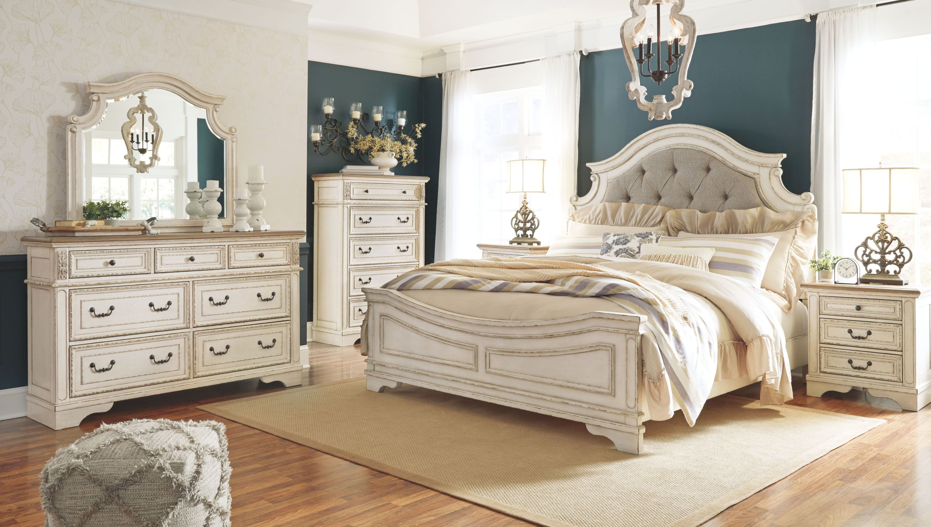 Realyn – Panel Bedroom Set