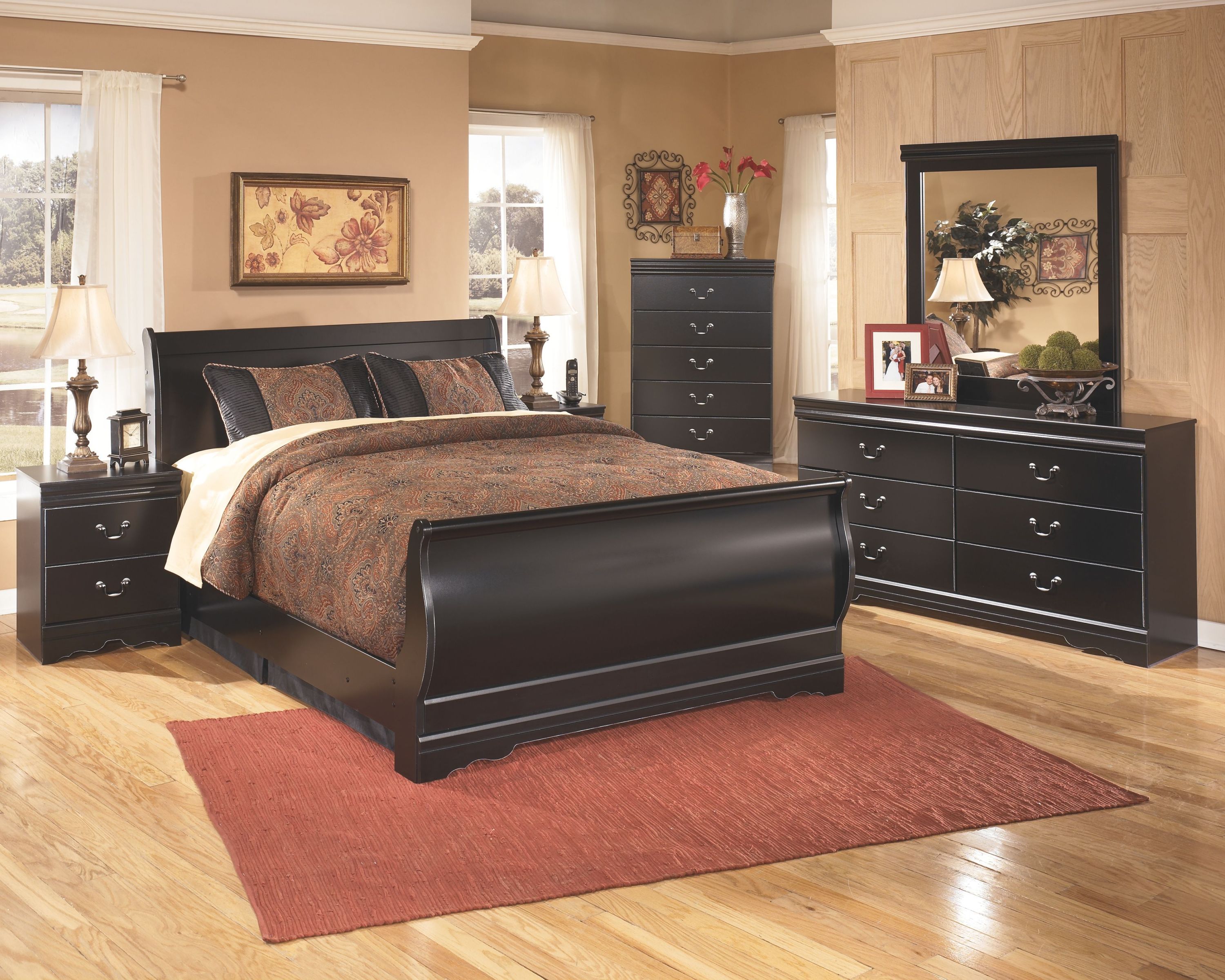 Huey Vineyard – Bedroom Set