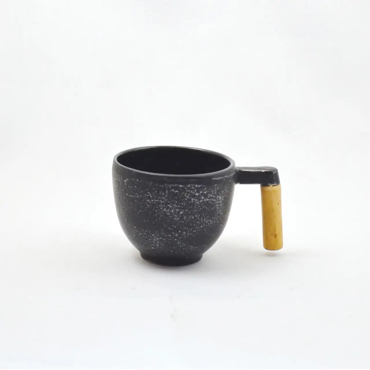 Teecup iron round wood silver black