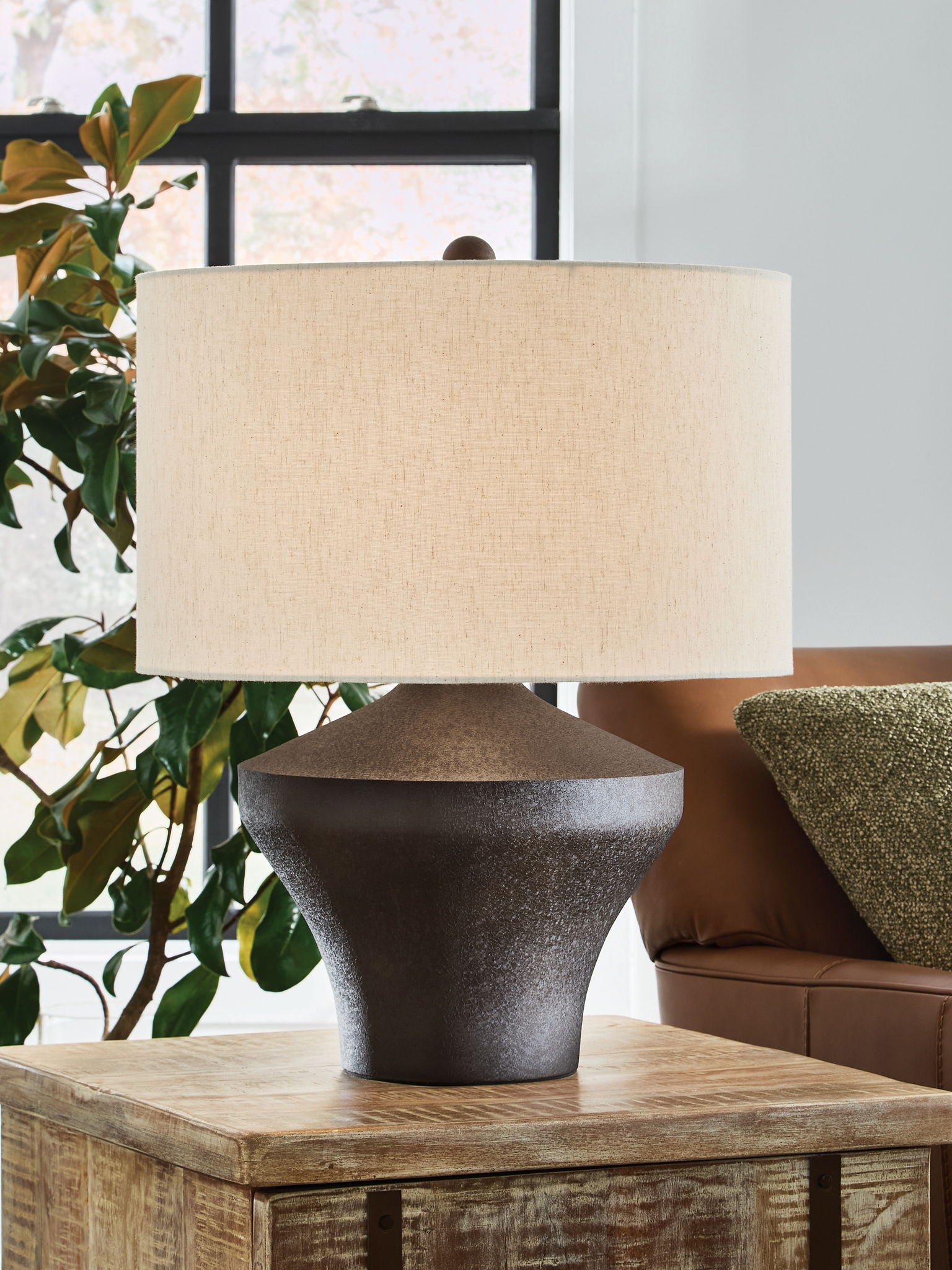 Dolanham - Metal Table Lamp - Distressed Brown - Image 3