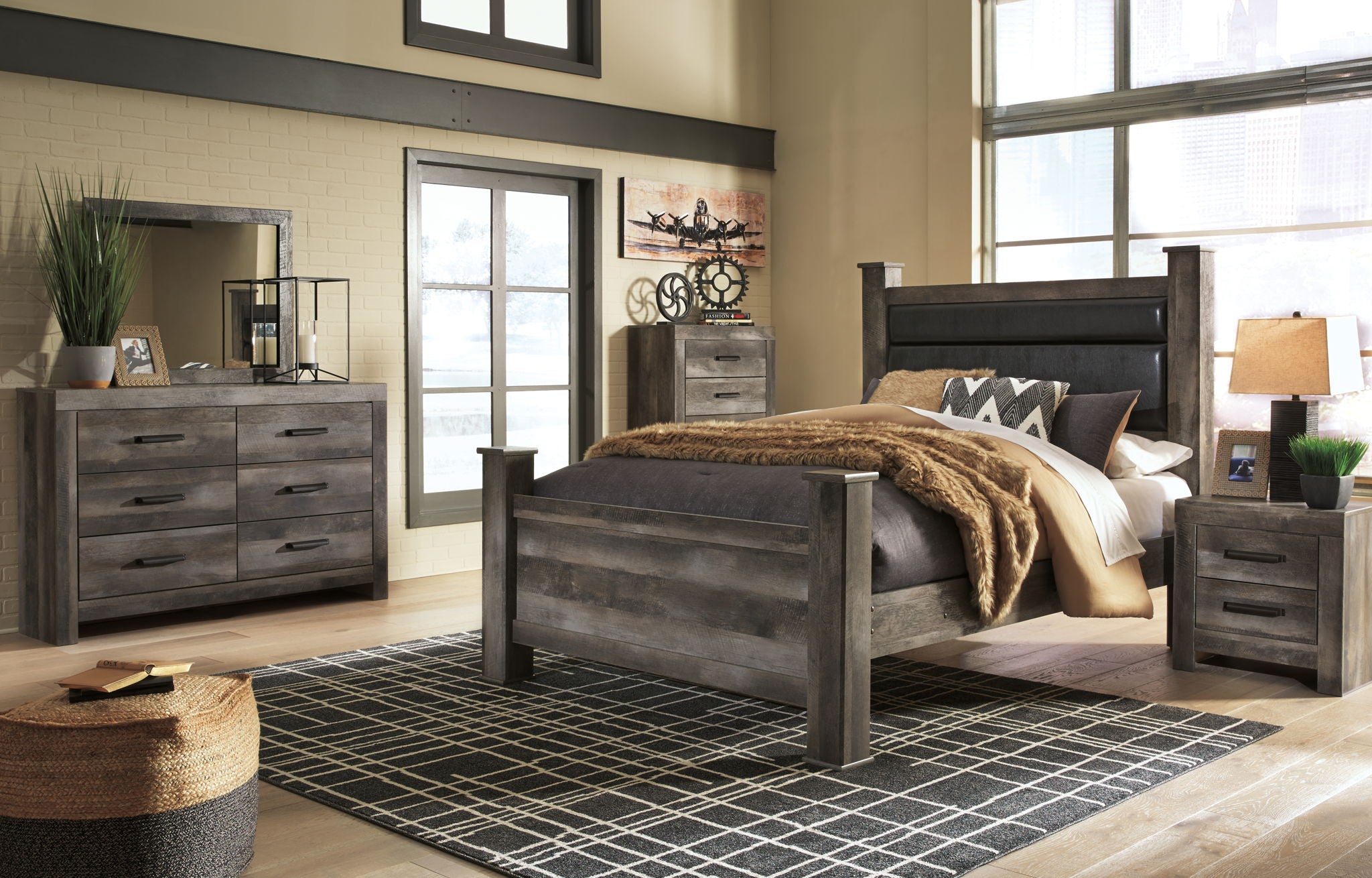 Wynnlow – Poster Bedroom Set