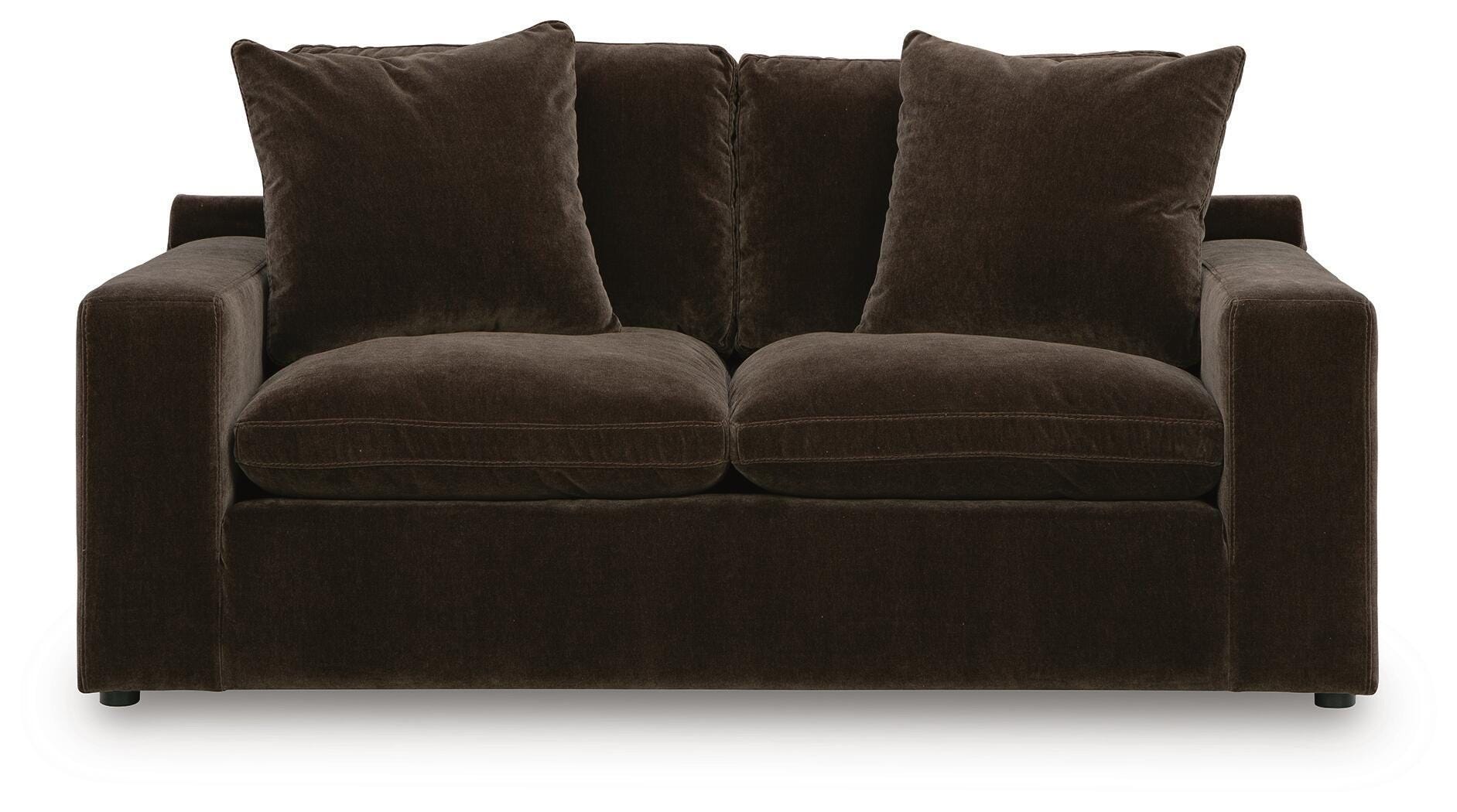 Maxton Heights – Loveseat